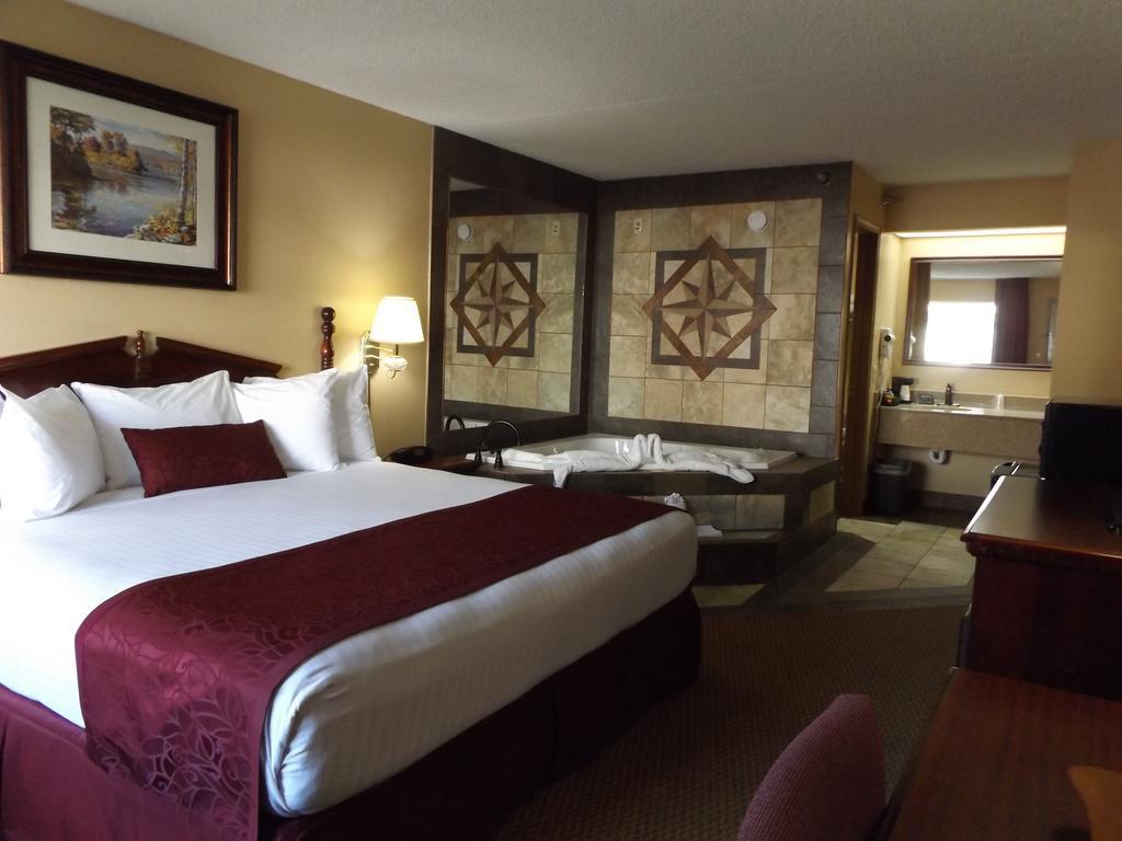 Plush King Bed with Jacuzzi (Ground Level),685014555:JPEG