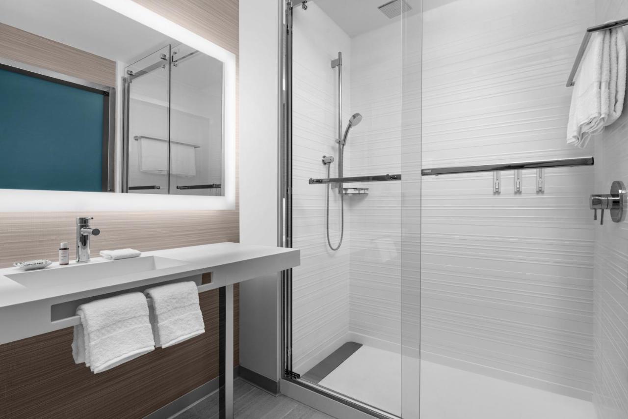Queen Room with Two Queen Beds, City View and Roll-in Shower - Mobility Accessible