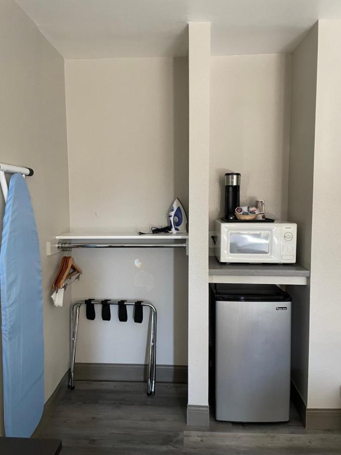 Queen Room - Non-Smoking