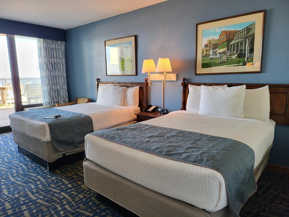 Standard room with Two Double Beds - Oceanfront - Private Balcony