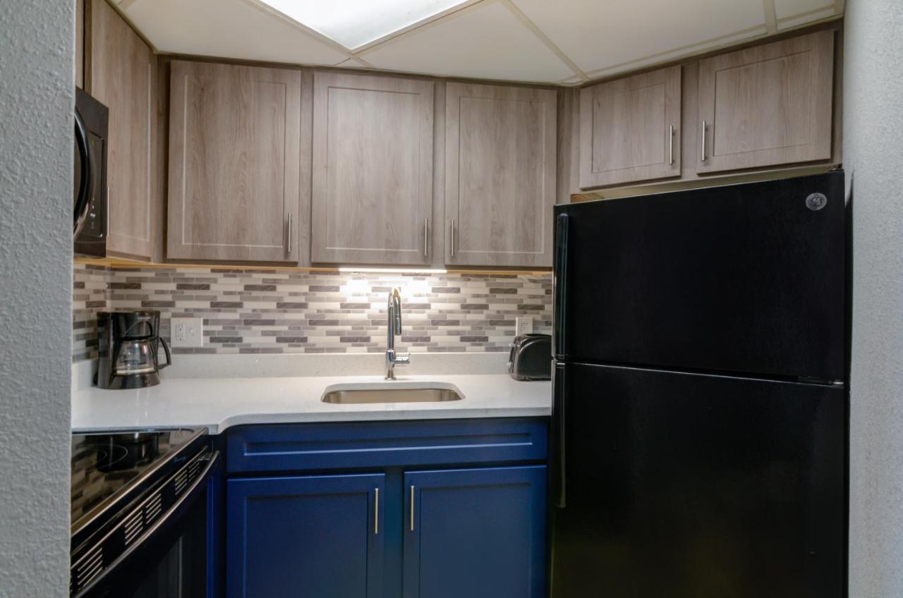 Premium One-Bedroom Suite with Two Double Beds - Ocean View
