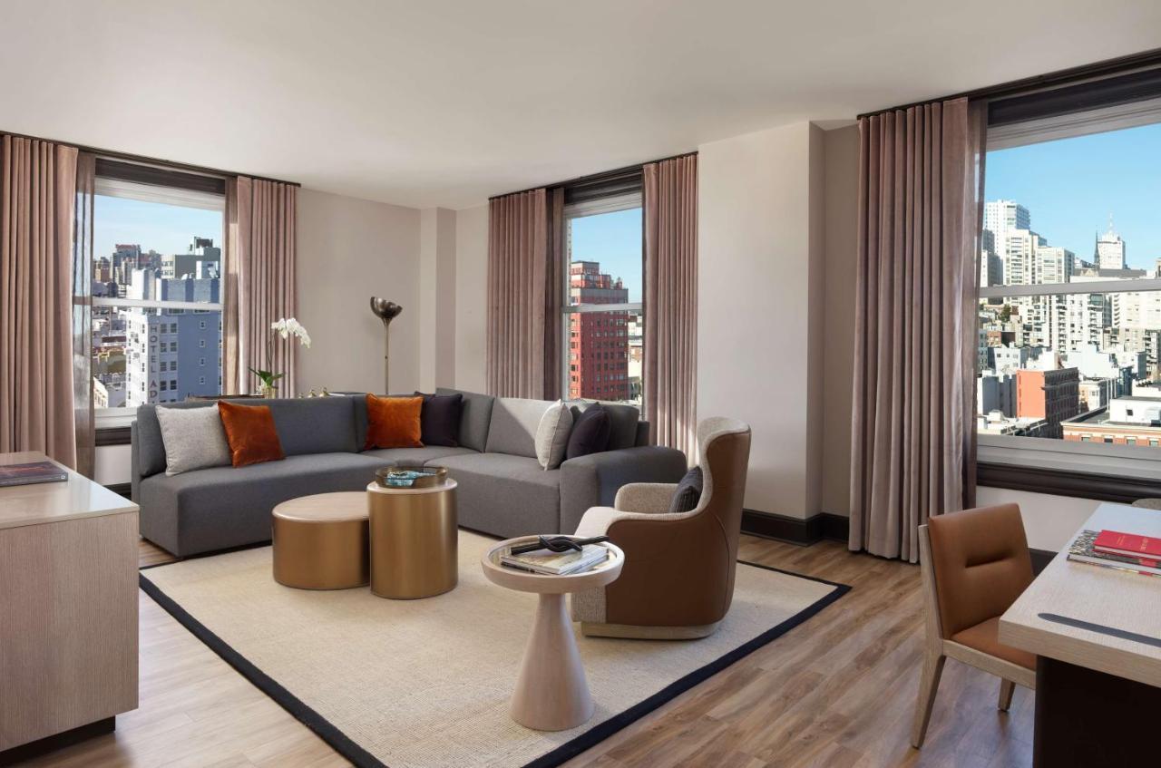 One-Bedroom King Suite - Non-Smoking