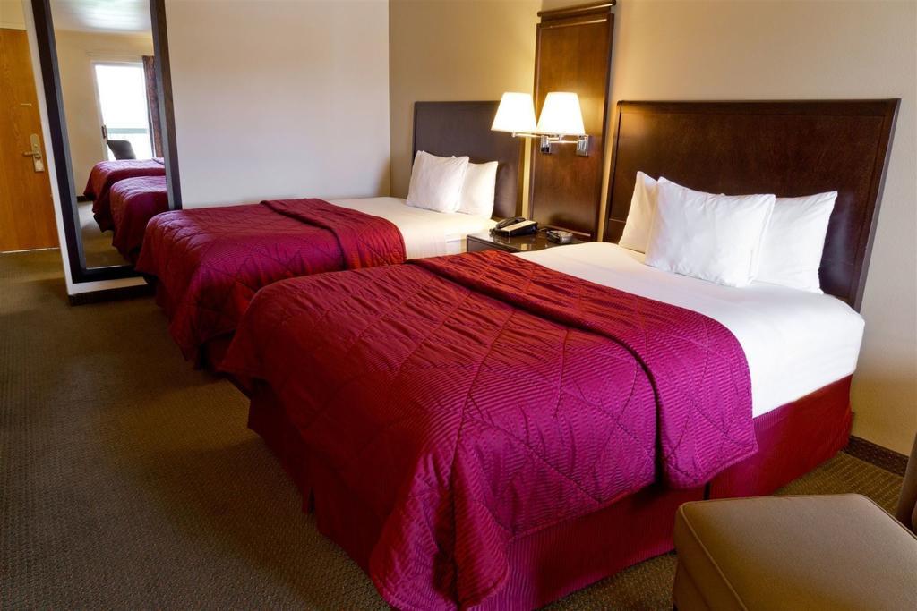 Queen Room with Two Queen Beds - Non-Smoking