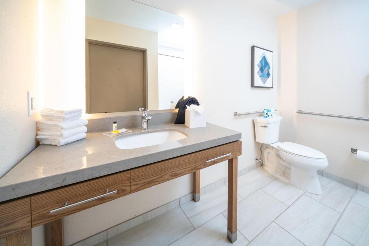King Studio Suite - Mobility Access Tub/Non-Smoking