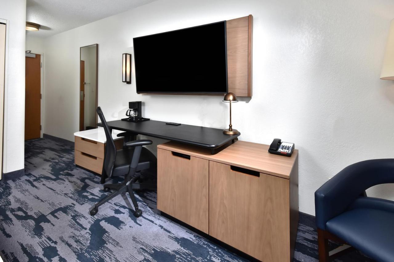 King Room with Roll-In Shower and Transfer Shower - Mobility Access/Hearing Accessible