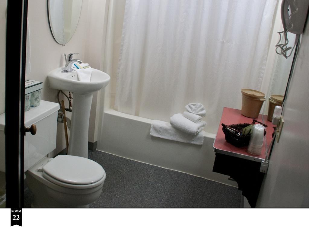 Queen Suite #22 - NON Pet Friendly,119277705:JPEG