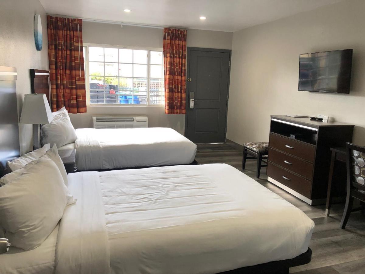 Double Room with Two Double Beds - Non-Smoking