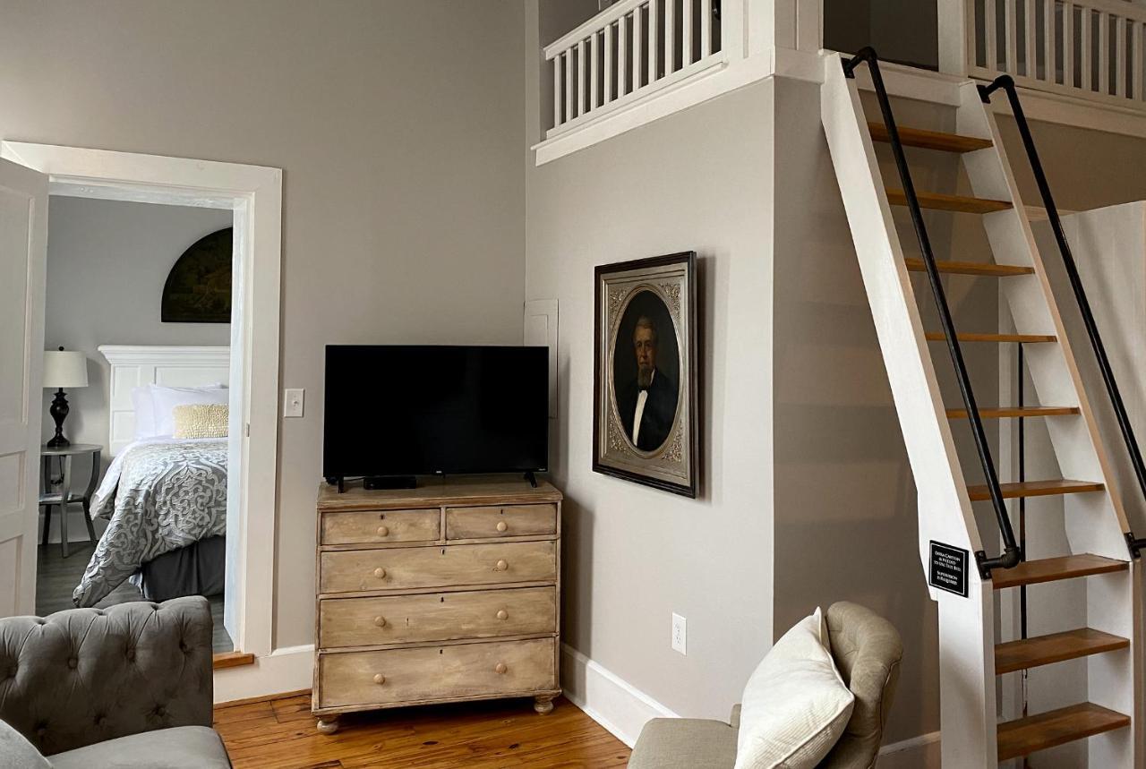 Andrew,1195112068:JPEG