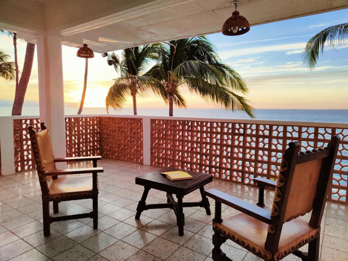 Family Room,1196174995:JPEG