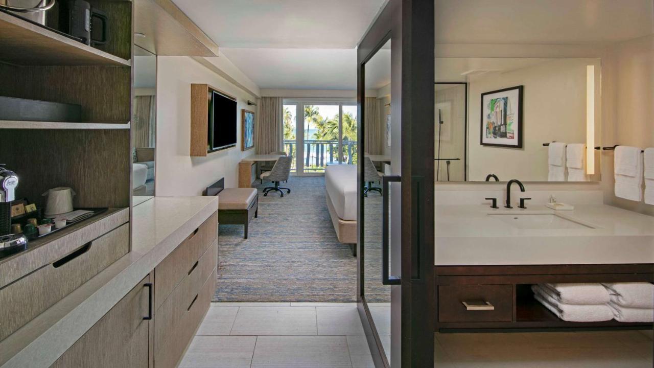 Junior Queen Suite City View