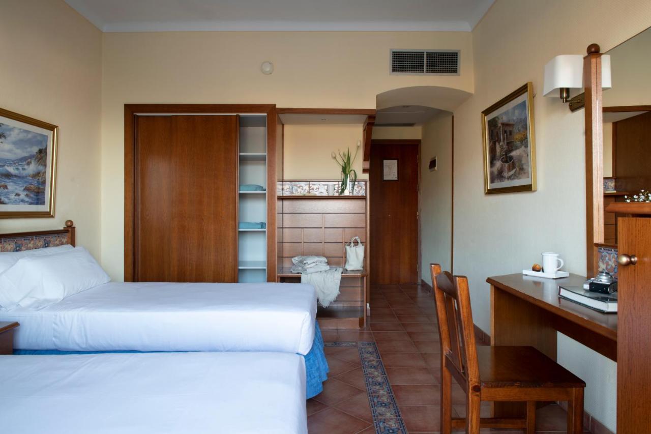 Double or Twin Room with Partial Sea View