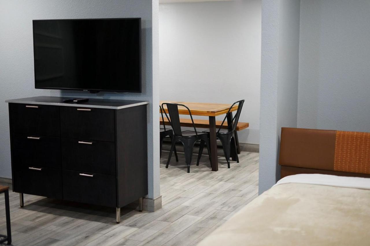 Executive Suite,1197985555:JPEG