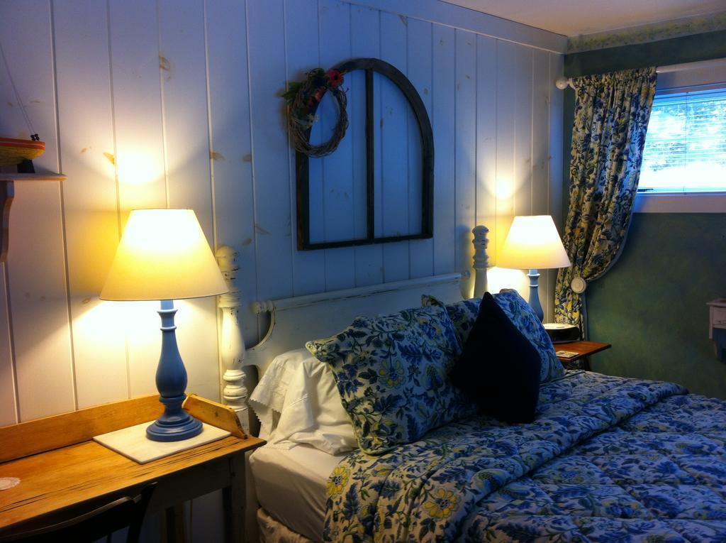 Queen Room with Garden View