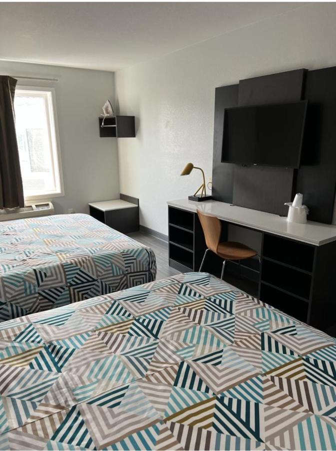 Deluxe Queen Room with Two Queen Beds - Non-Smoking