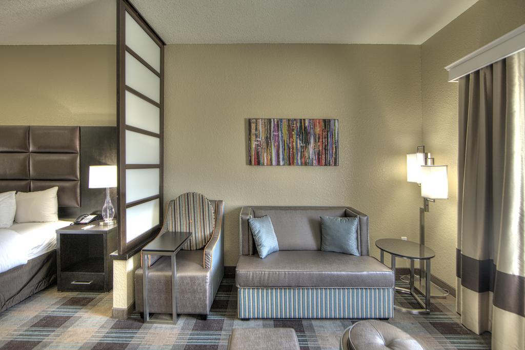 King Suite with Sofa Bed and Spa Bath - Non-Smoking