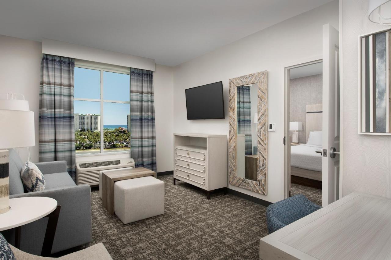 Queen Suite with Partial Gulf View