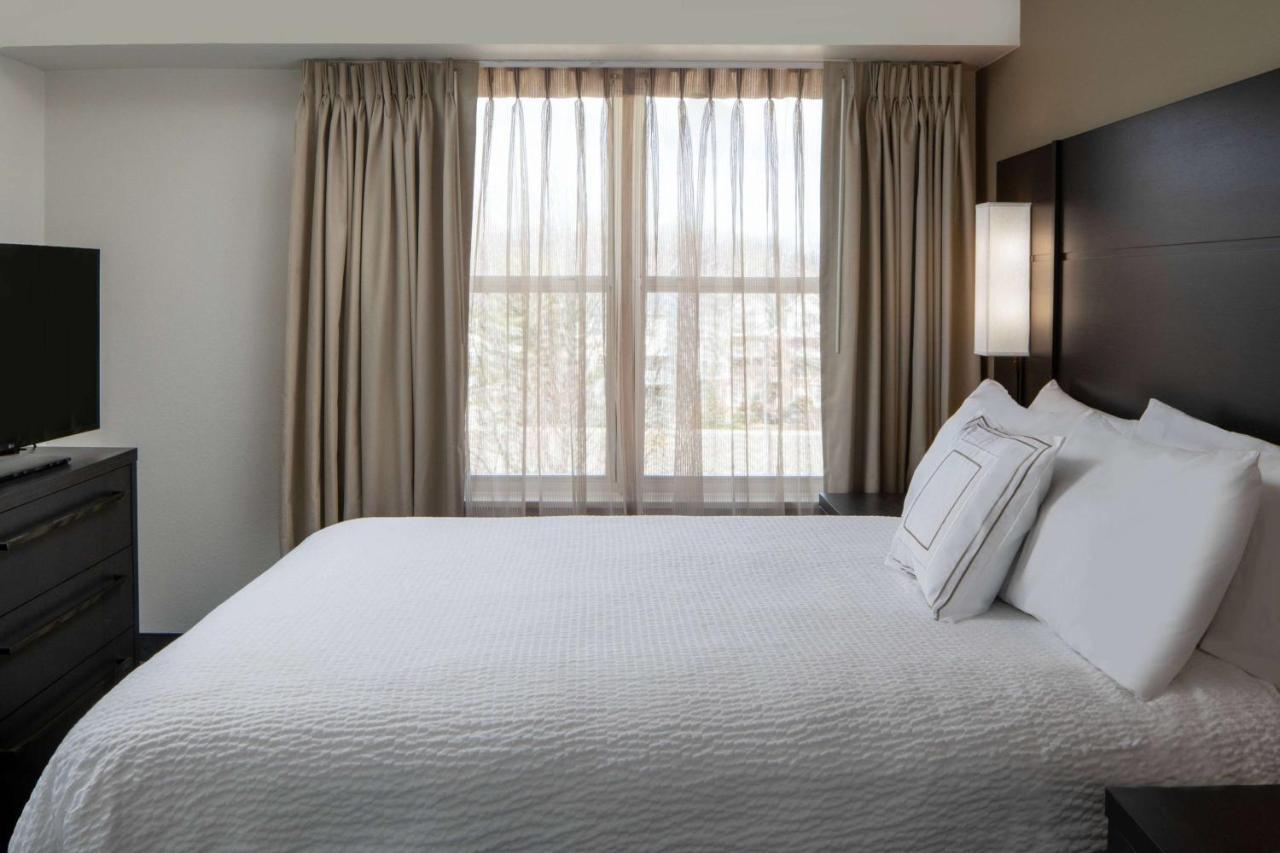Two Bedroom Suite - Queen in Each