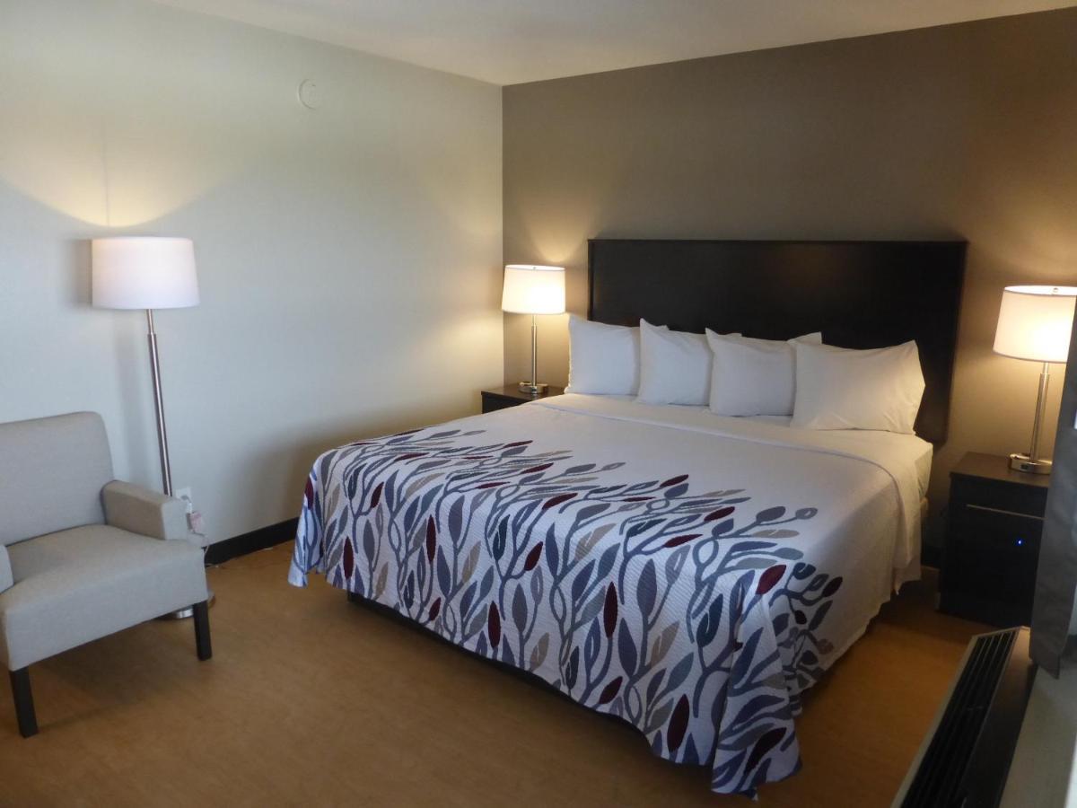 Deluxe Room with One Queen Bed Non-Smoking
