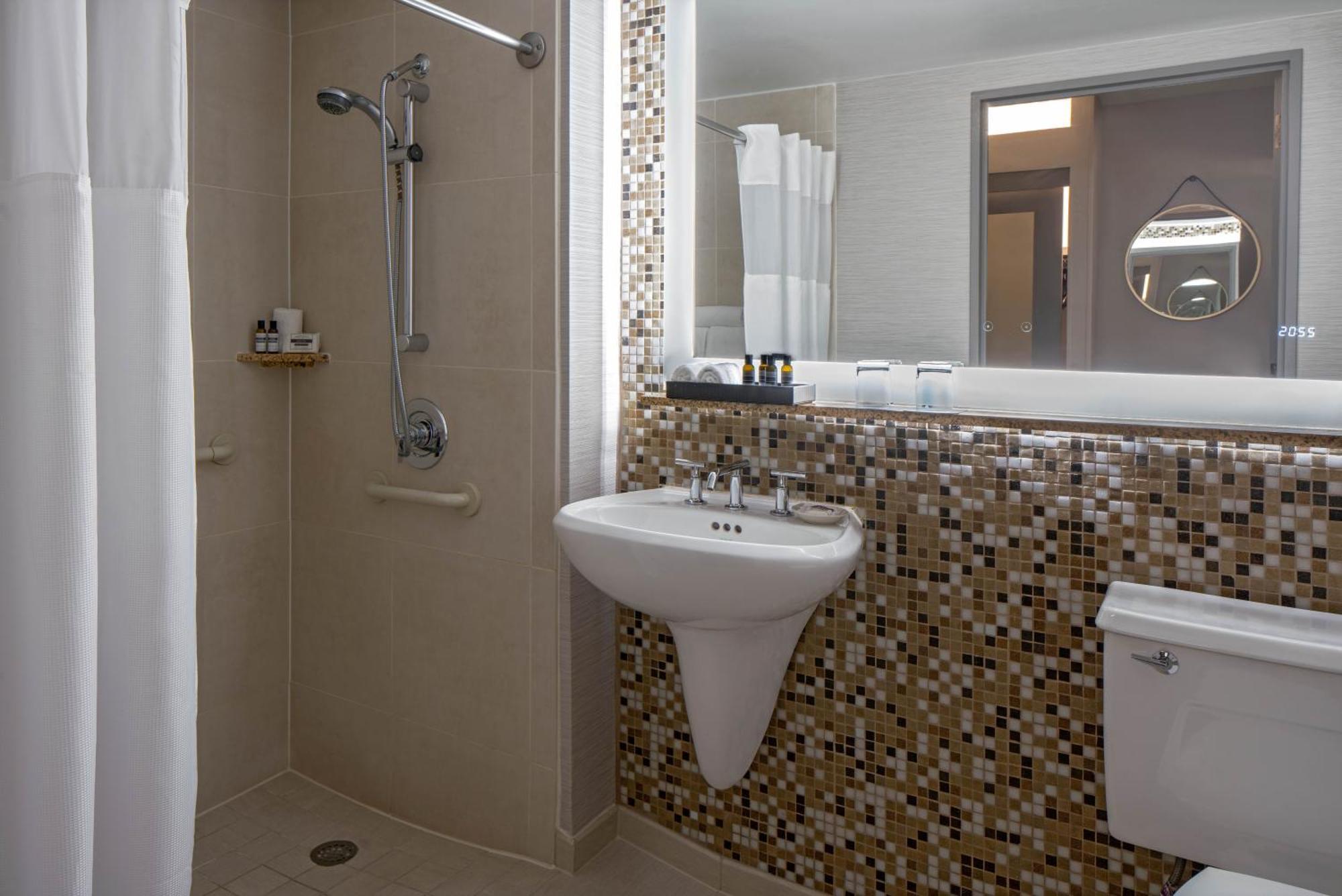 King Room with Accessible Shower - Disability Access,1210347043:JPEG