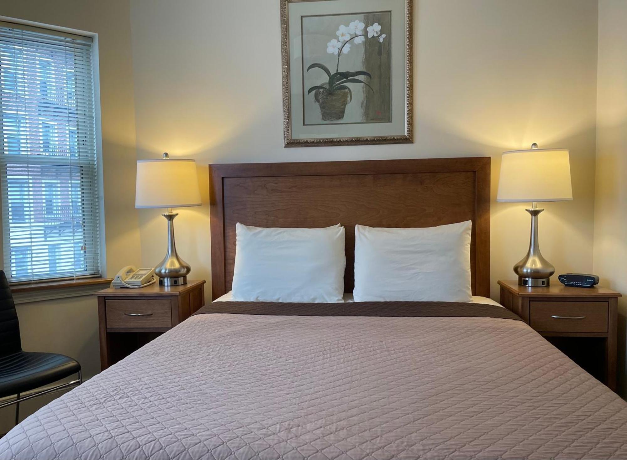 Economy Queen Room, Private Bathroom