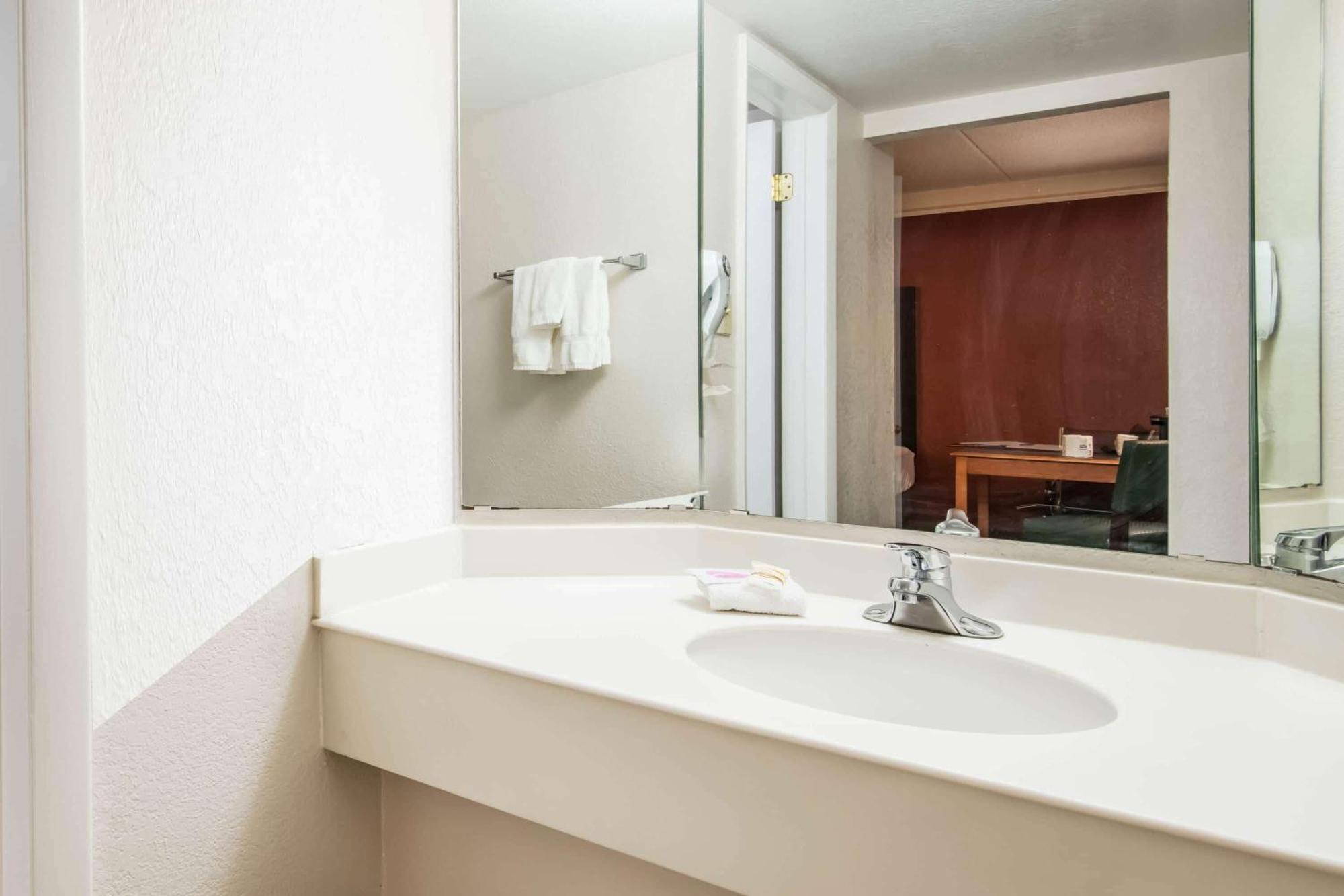 Premier Room with Two Double Beds,1275354784:JPEG