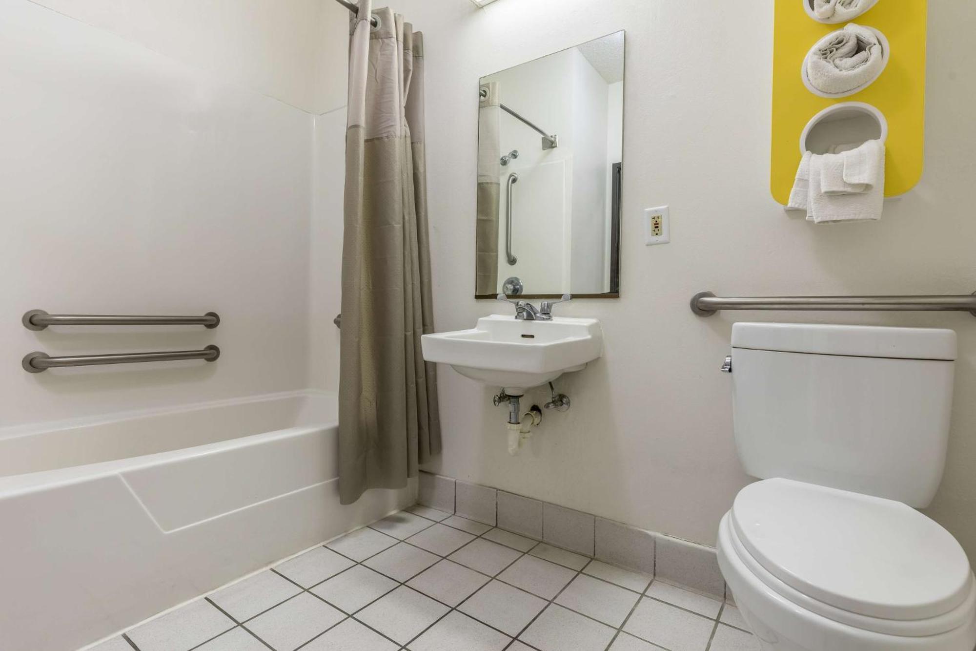 King Room - Disability Access - Non-Smoking