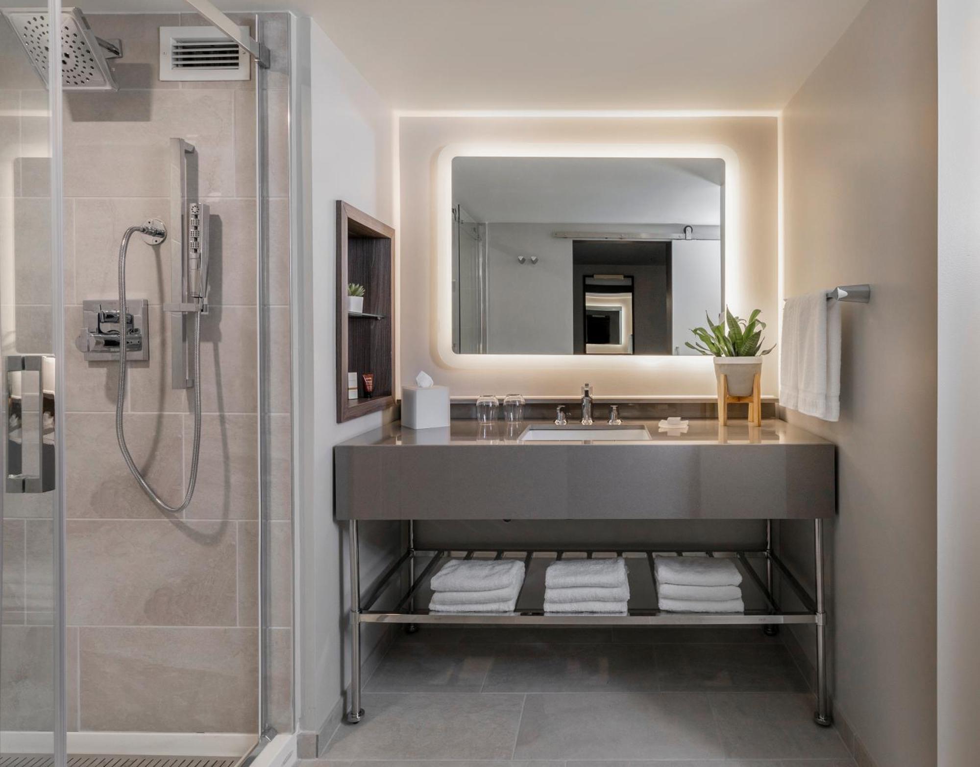 King Studio Suite with Balcony,1210446406:JPEG