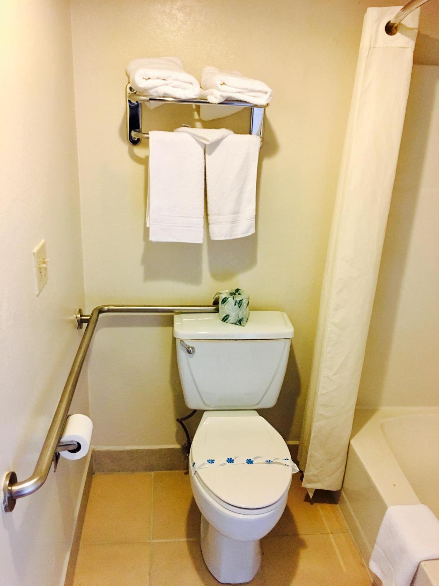 Deluxe Queen Room - Disability Access/Non-Smoking