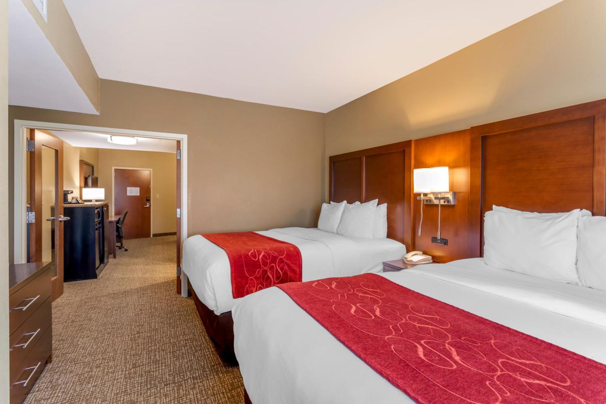 One-Bedroom Queen Suite with Sofa Bed - Non-Smoking,1210569835:JPEG