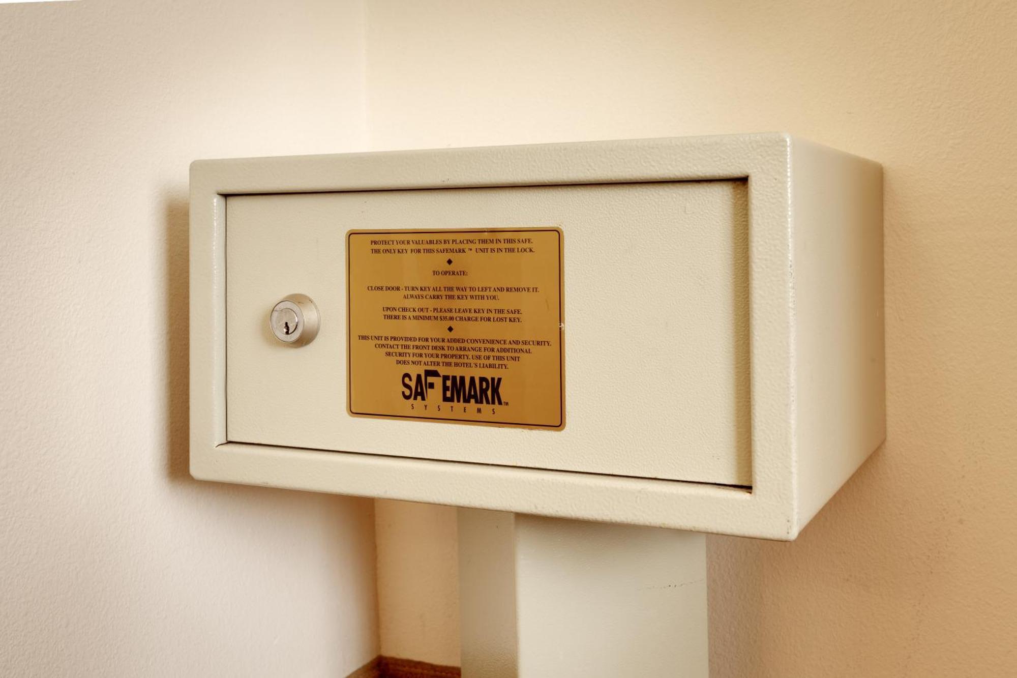 Deluxe Queen Room with Two Queen Beds,1210850416:JPEG