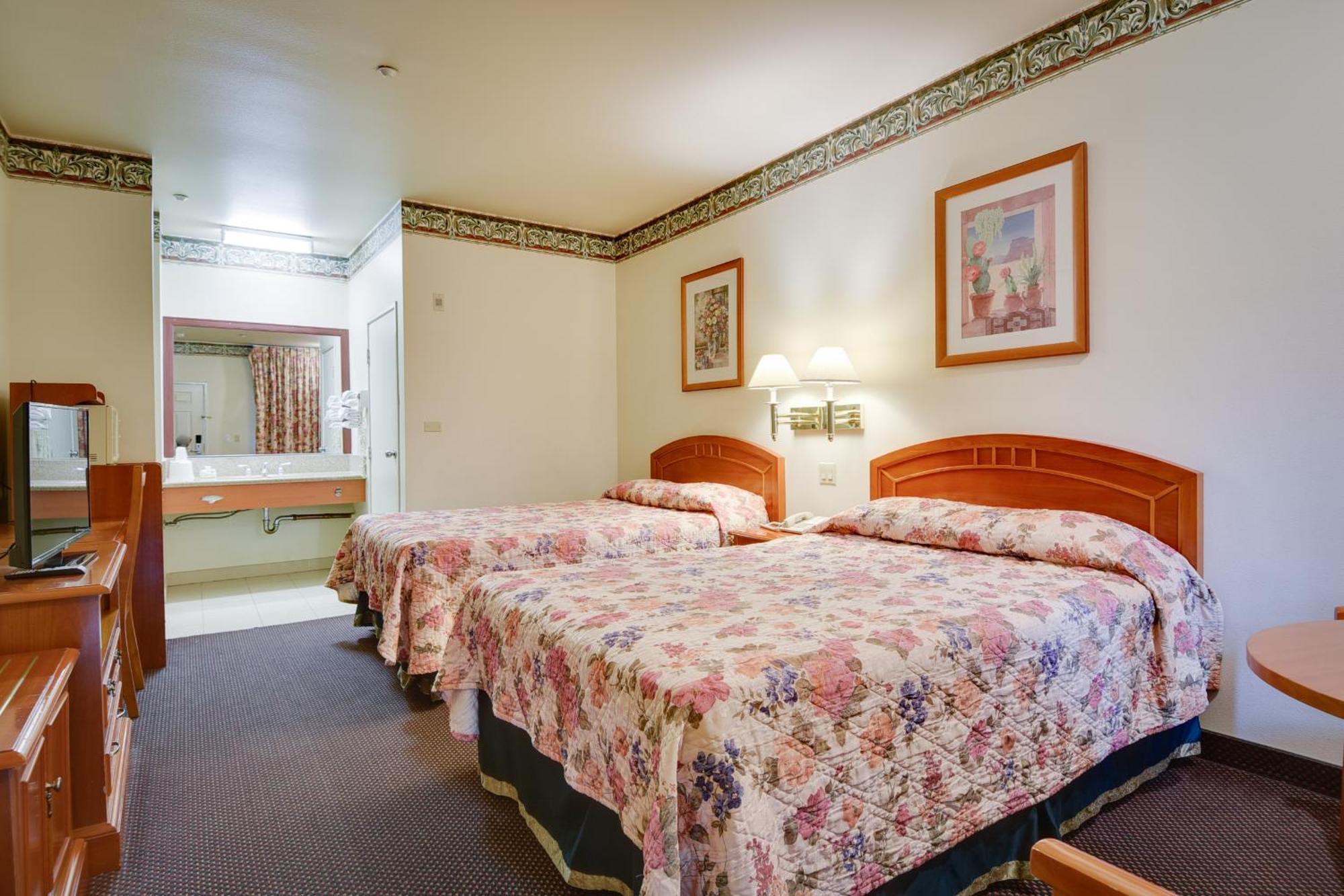 Queen Room with Two Queen Beds,1210908700:JPEG