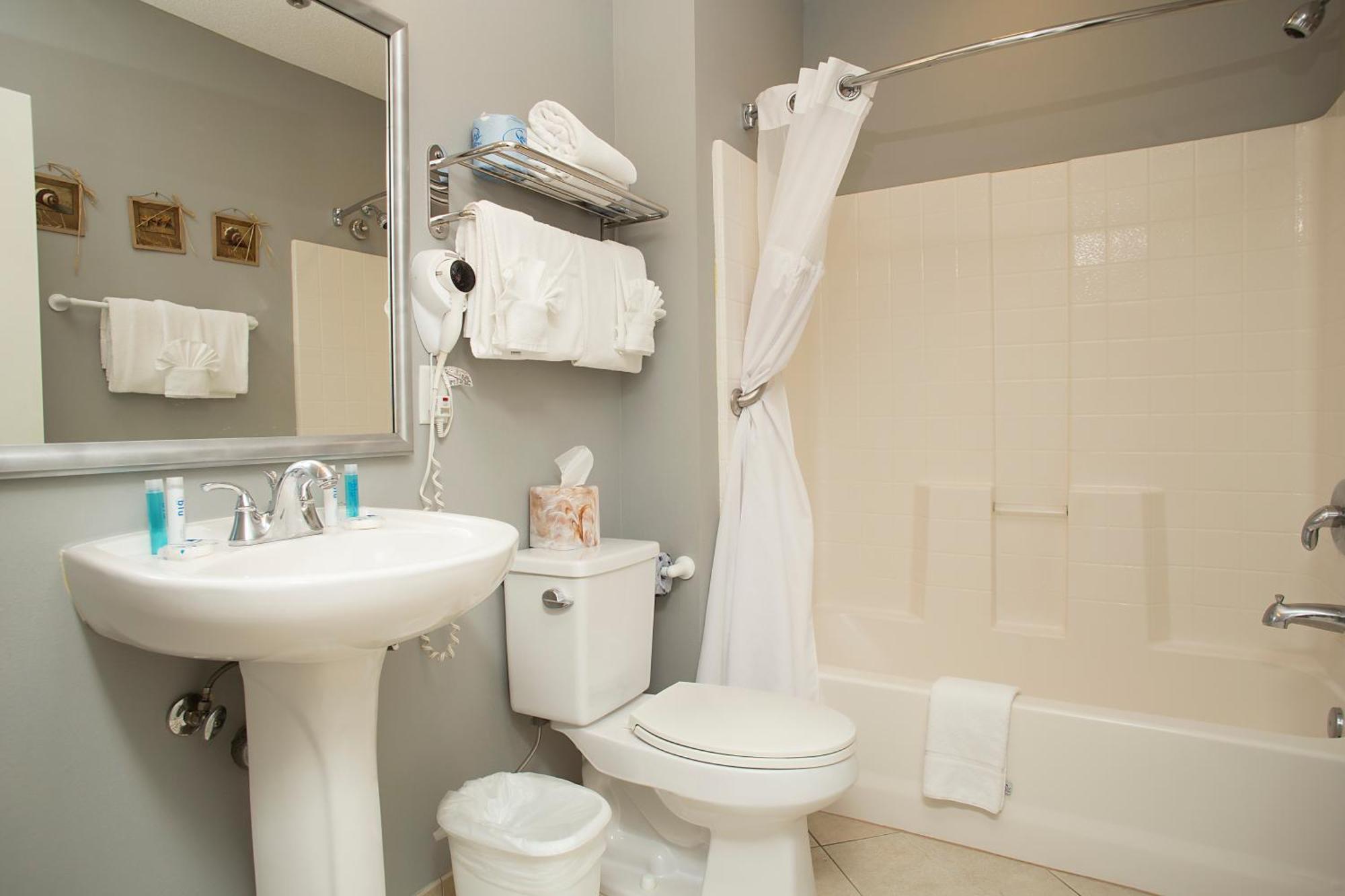 Corner Three-Bedroom Suite - Ocean Front