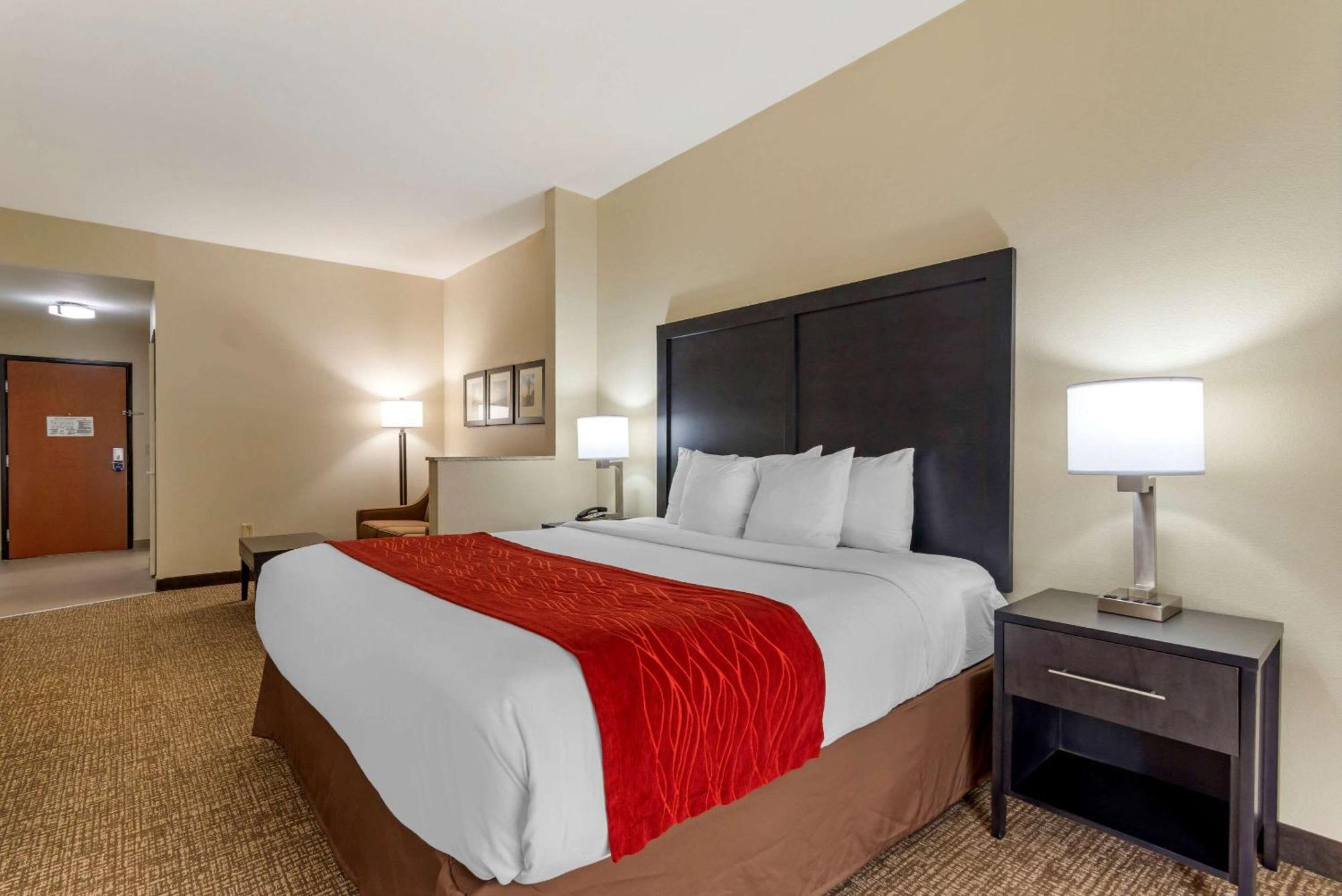 King Suite with Accessible Tub - Accessible/Non-Smoking,1211099173:JPEG