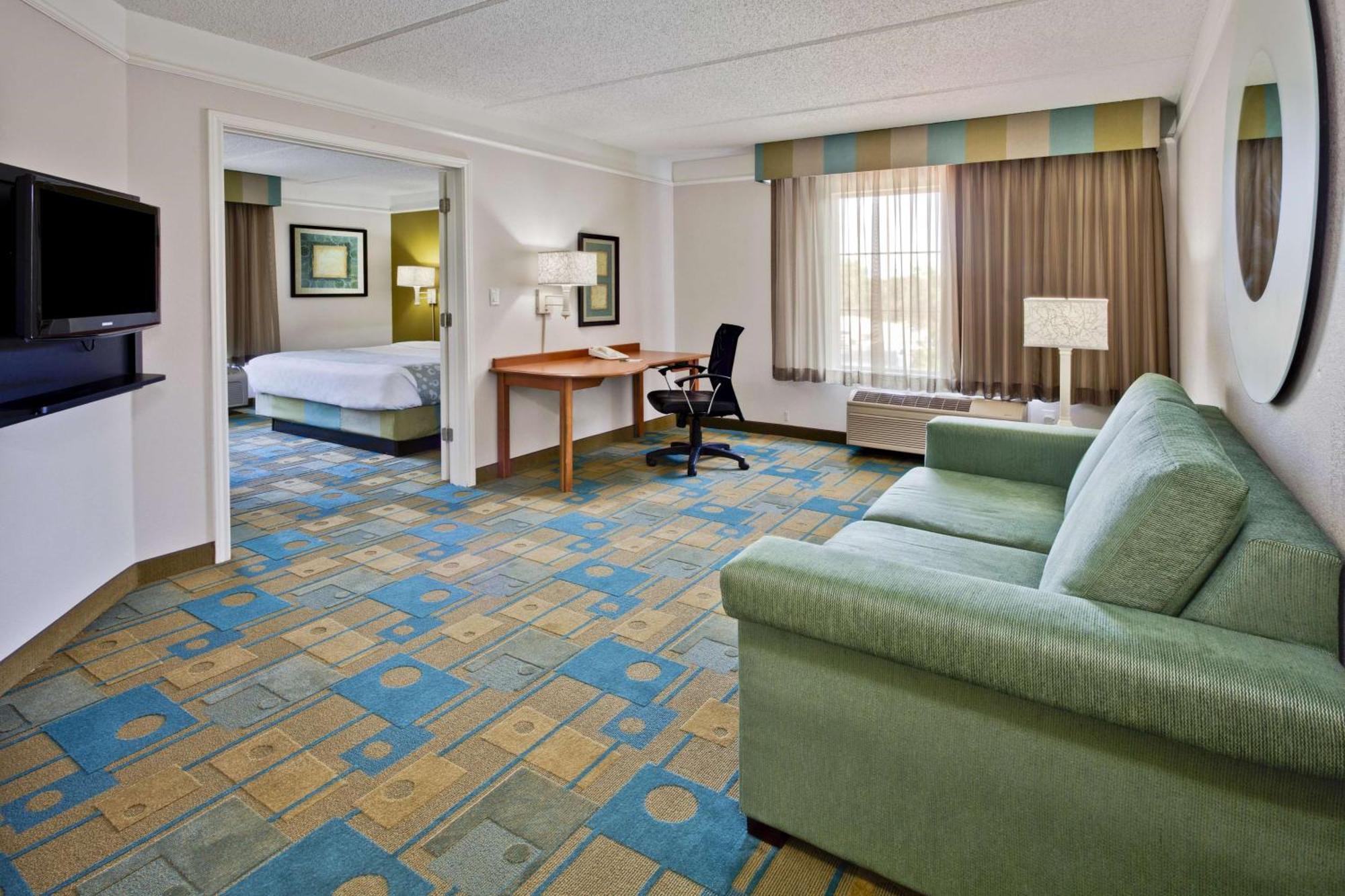 One-Bedroom King Suite - Non-Smoking,1276385557:JPEG