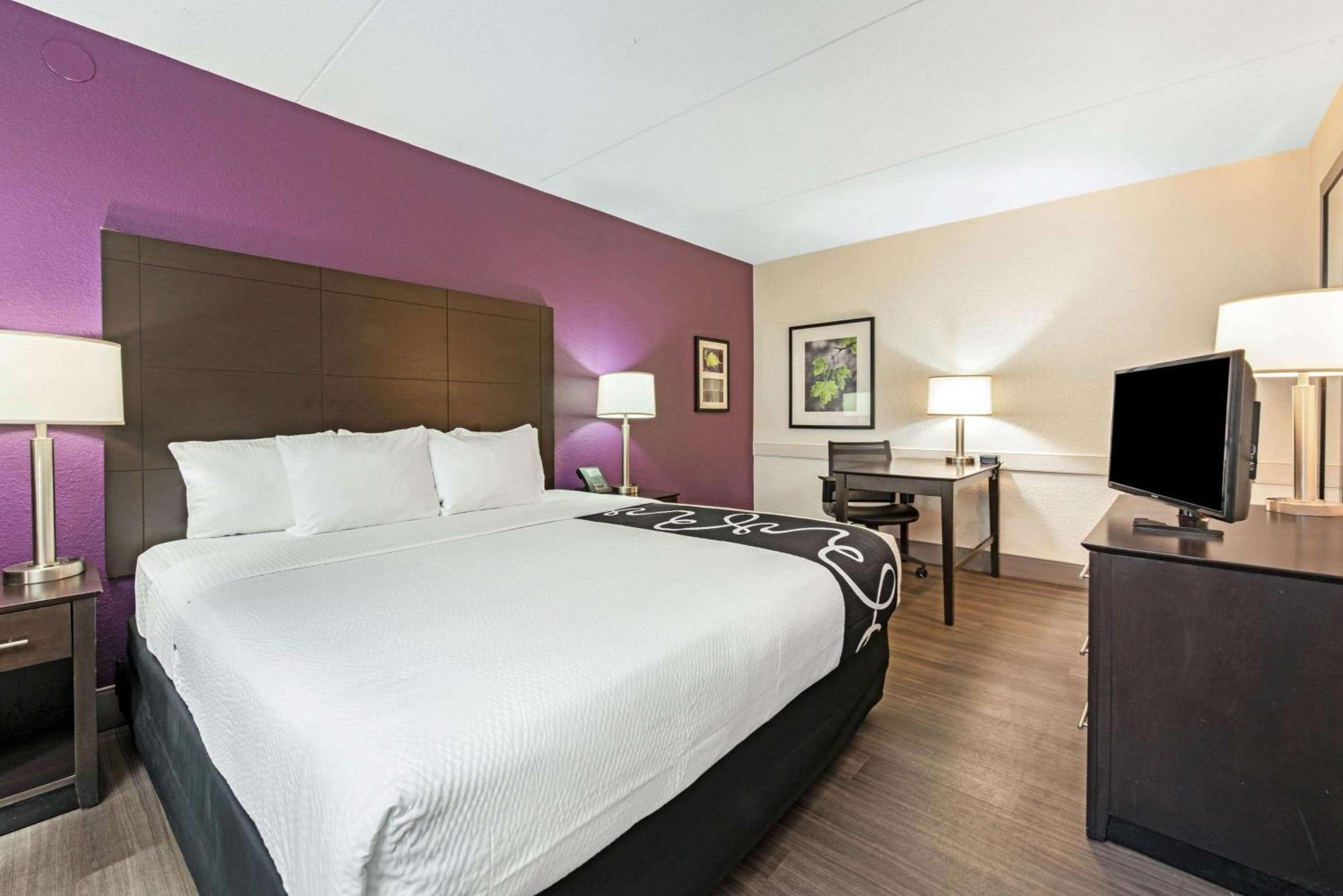 King Room with Mobility/Hearing Impaired Access - Non-Smoking