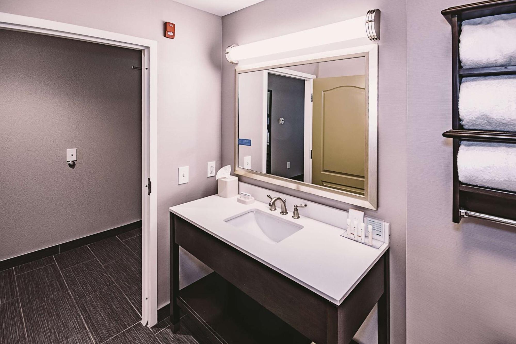 King Room with Sofa Bed - Non-Smoking,1435220236:JPEG