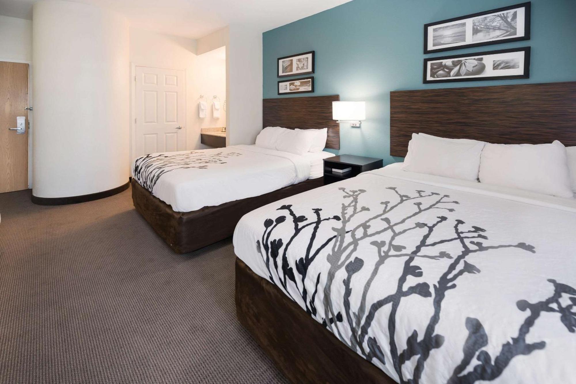 Queen Room with Two Queen Beds - Non-Smoking