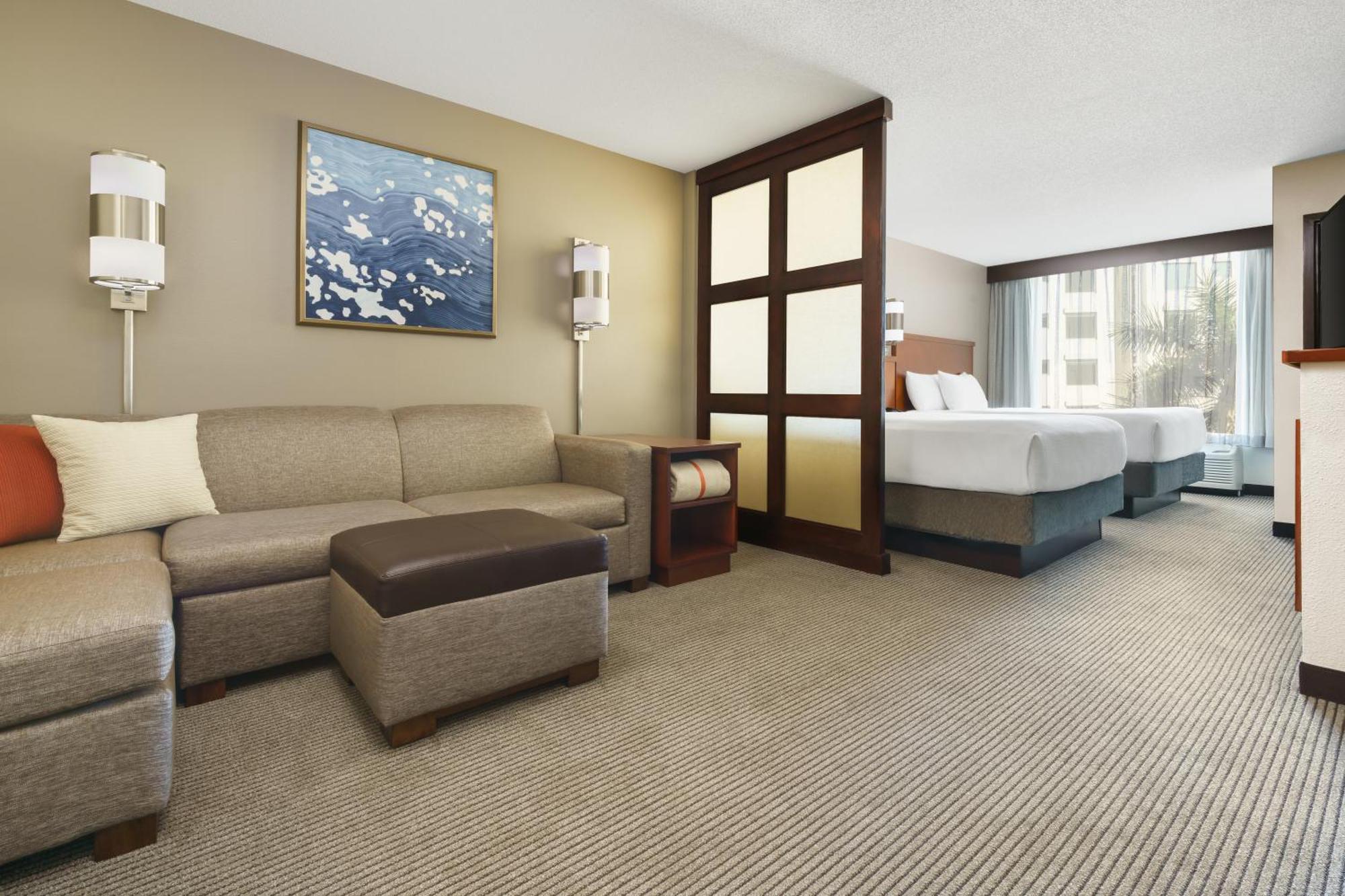 Queen Room with Two Queen Beds and Sofa Bed - High Floor