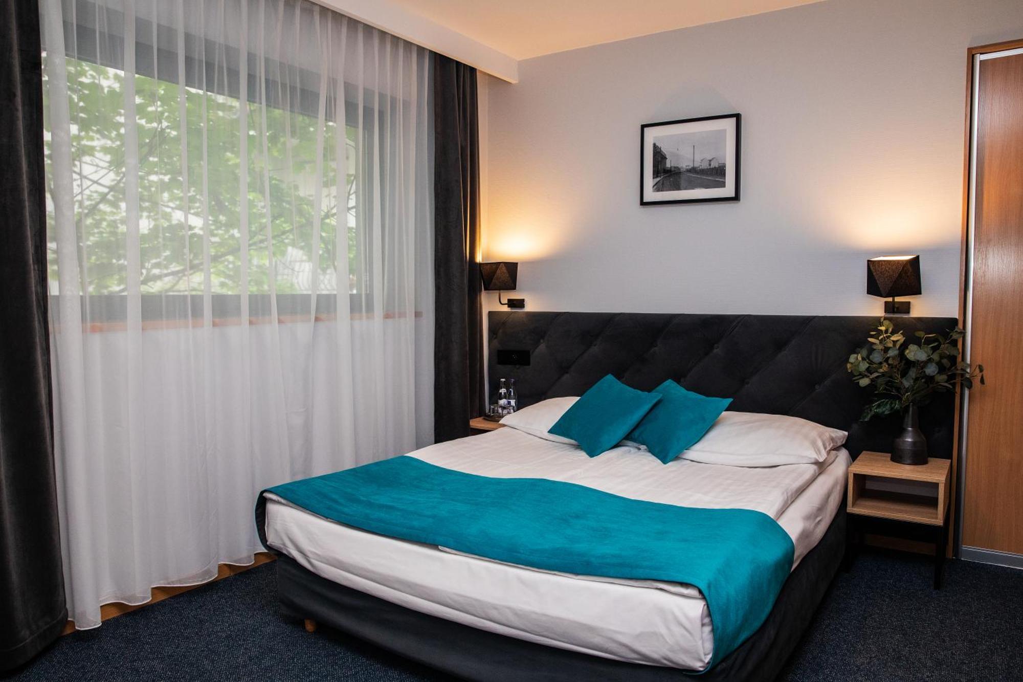 Standard Double Room,1212234829:JPEG