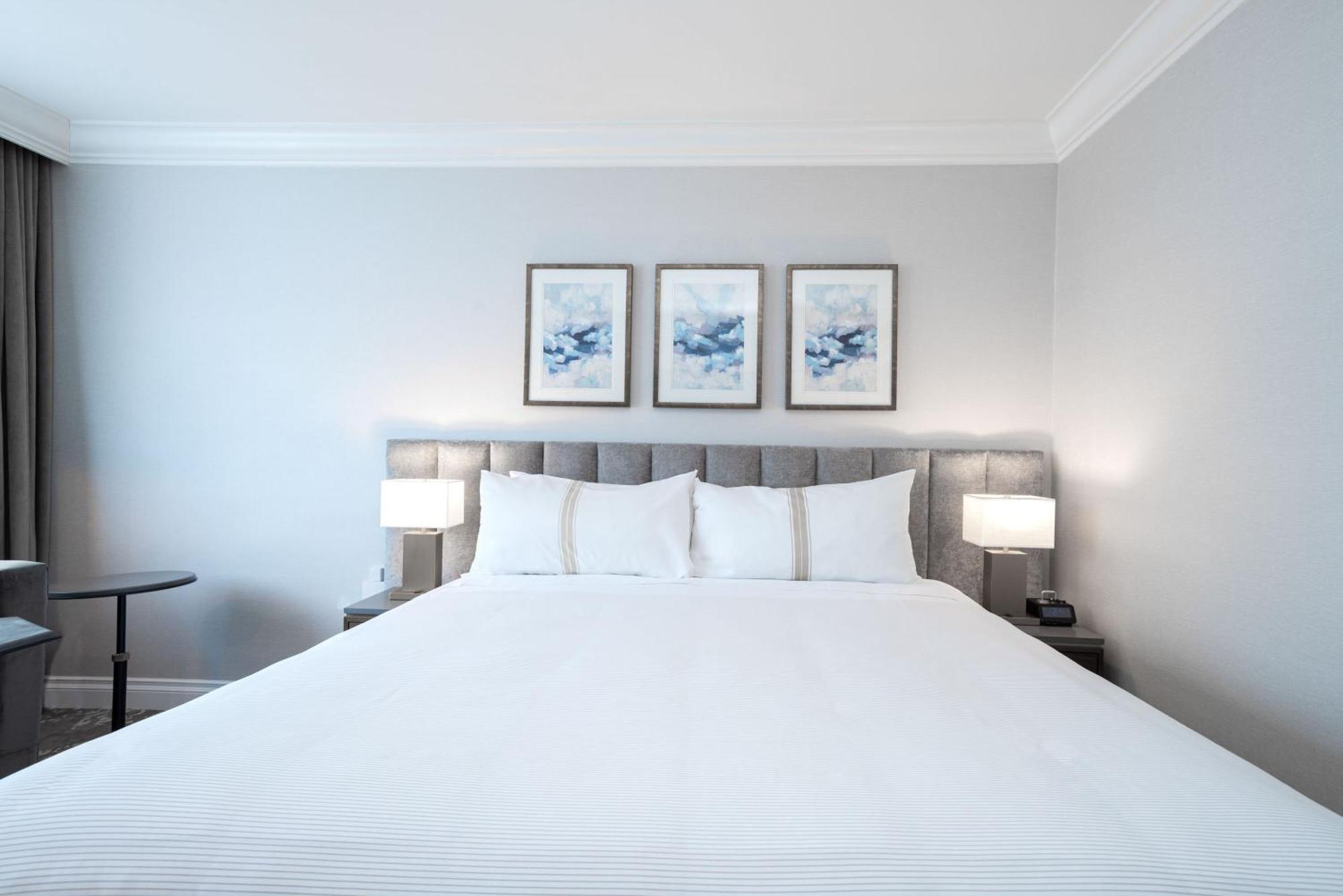 Deluxe Room, 1 King Bed,1212567817:JPEG