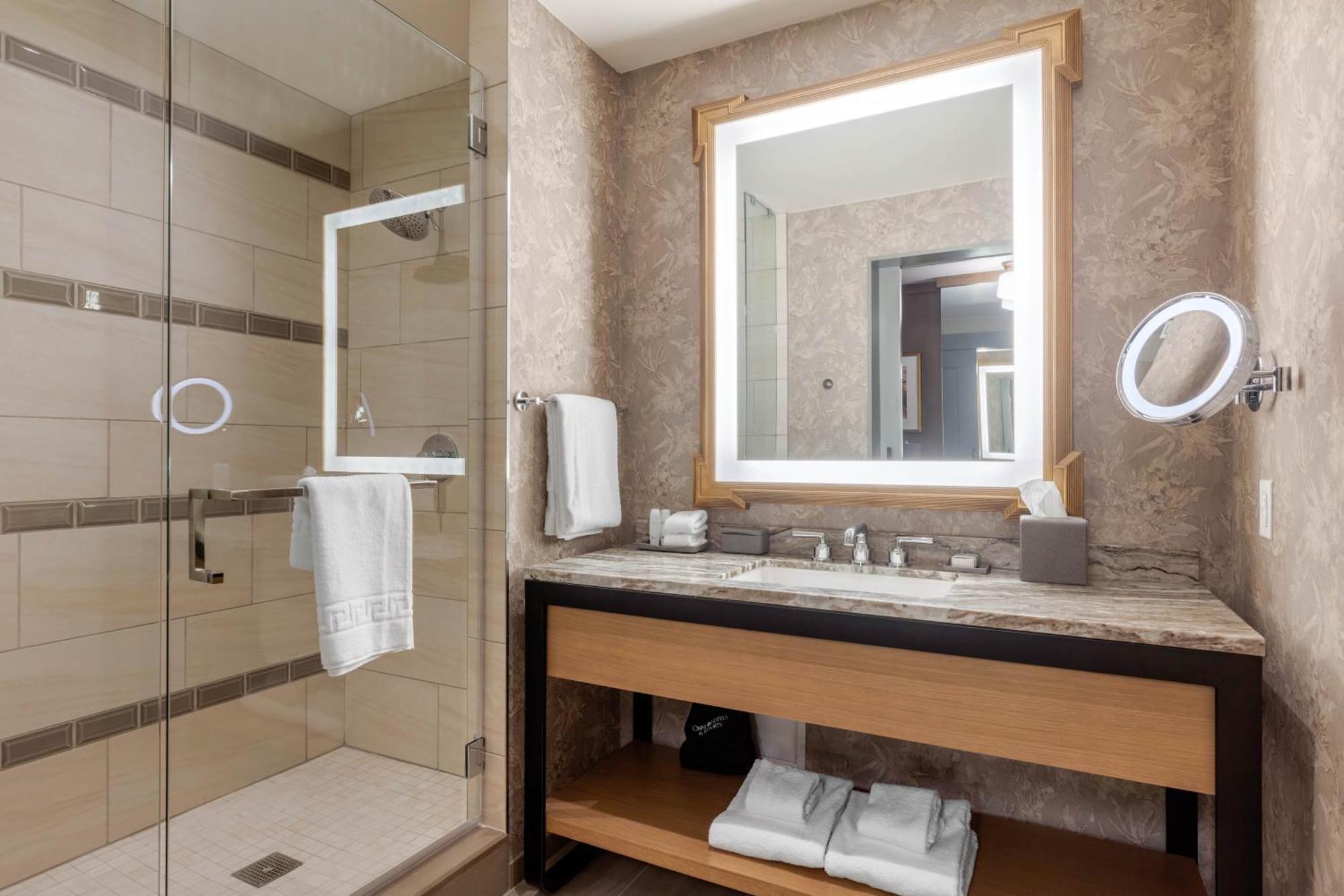 Premier Room - 1 King Bed,1278060412:JPEG