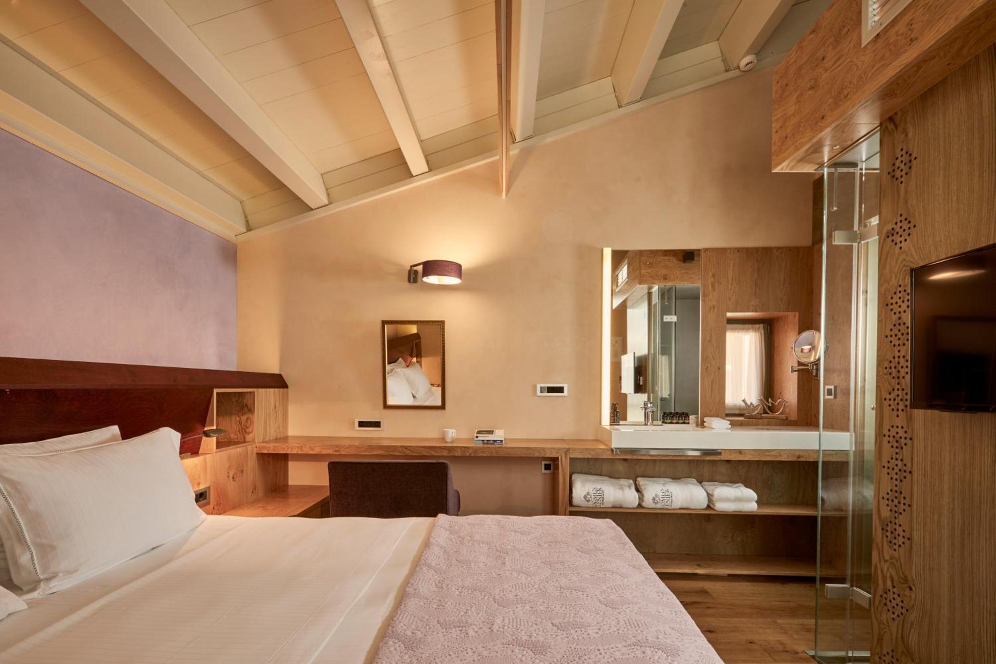 Junior Suite with Terrace and Outdoor Hydromassage Tub