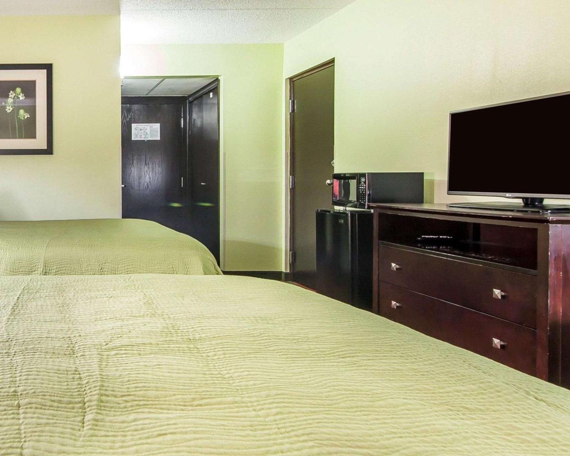 Queen Room with Two Queen Beds - Non-Smoking,1706334209:JPEG