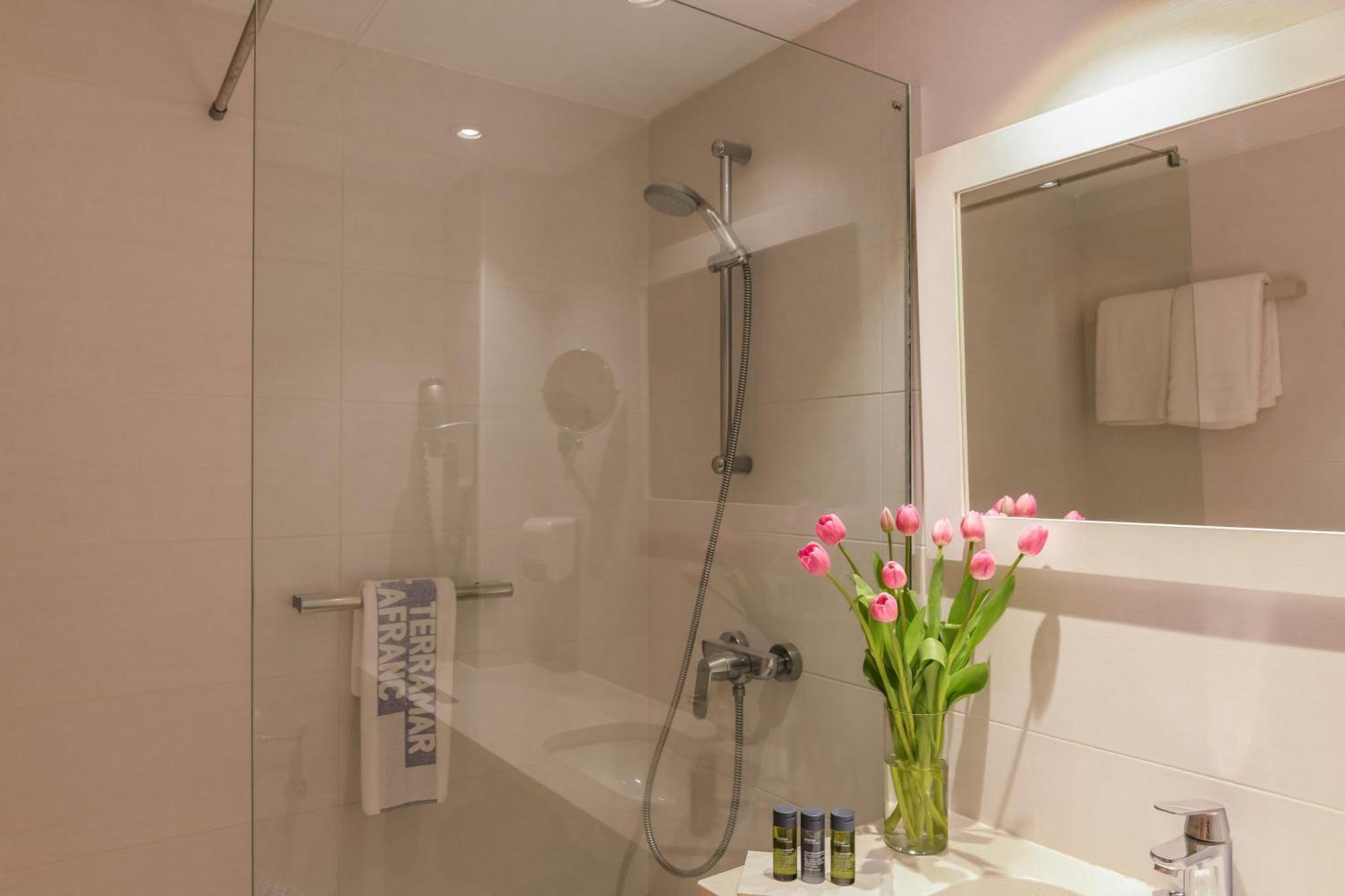 Double or Twin Room with Sea View