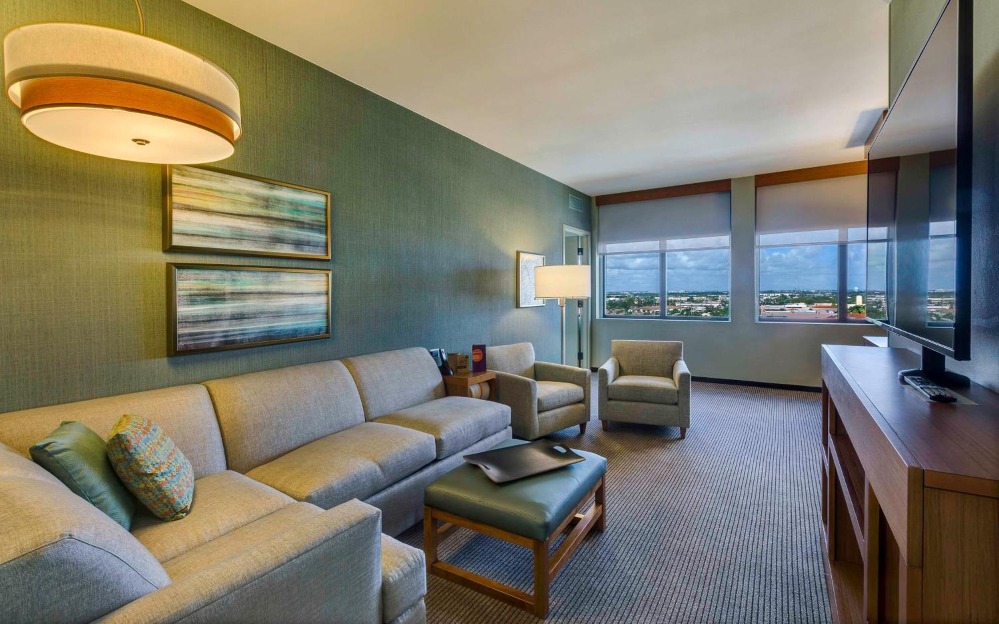 One-Bedroom Queen Suite with Sofa Bed,1574812514:JPEG