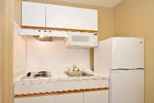 Queen studio with 1 Queen Bed - Disability Access/Non-Smoking