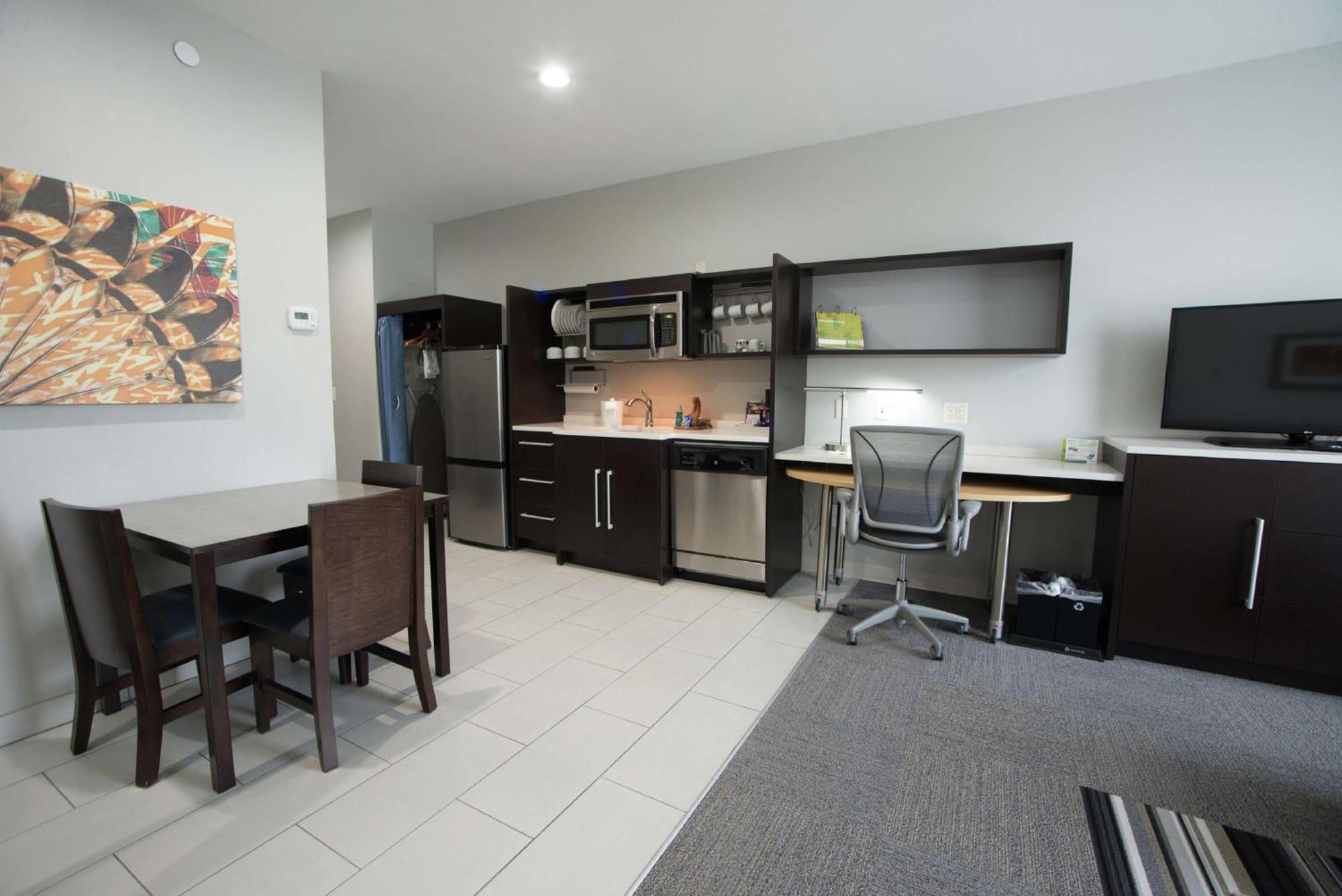 One-Bedroom King Suite - Non-Smoking