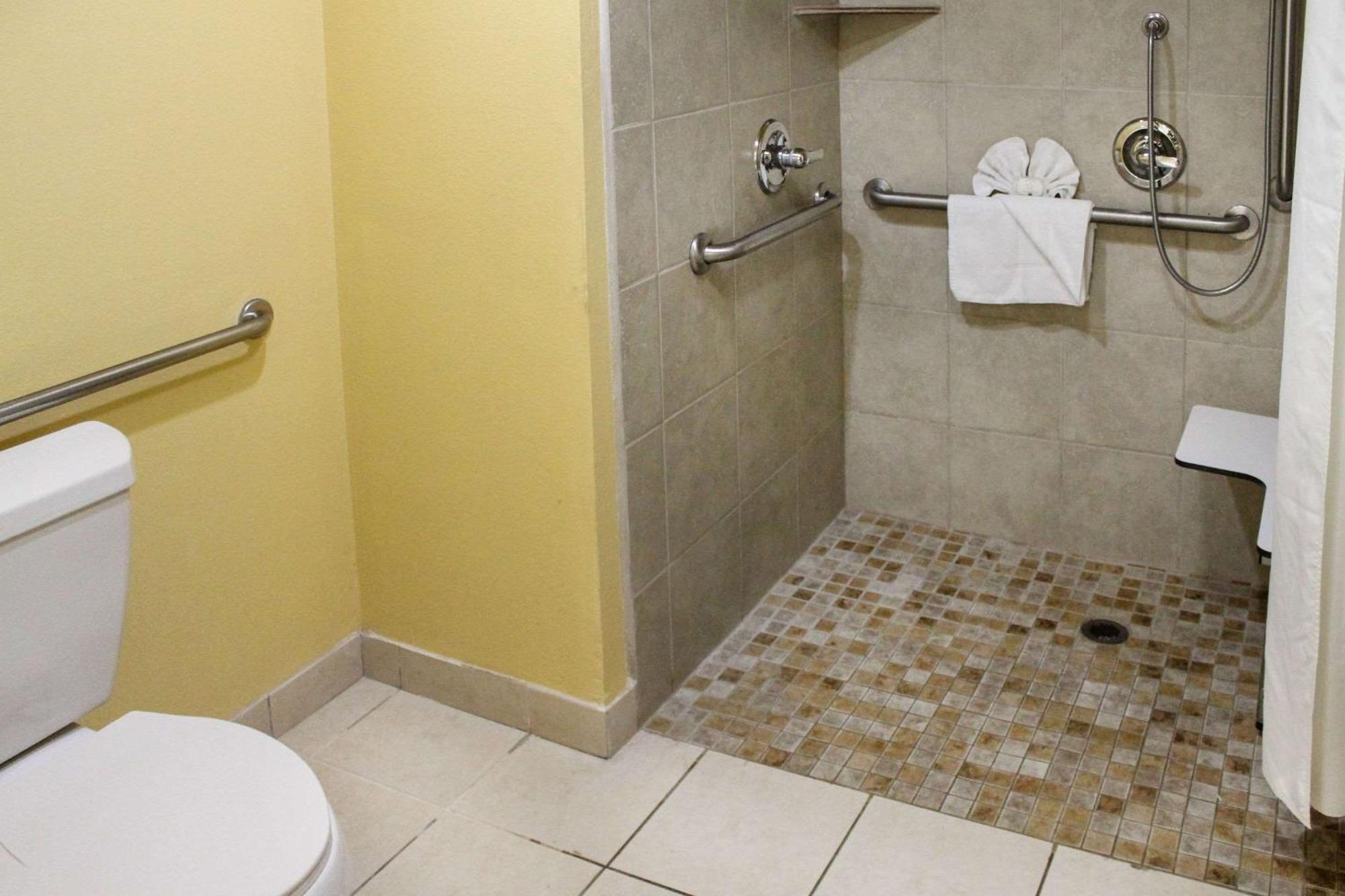 King Room - Accessible/Non-Smoking