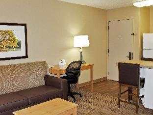 Deluxe Studio with 1 King Bed - Non-Smoking