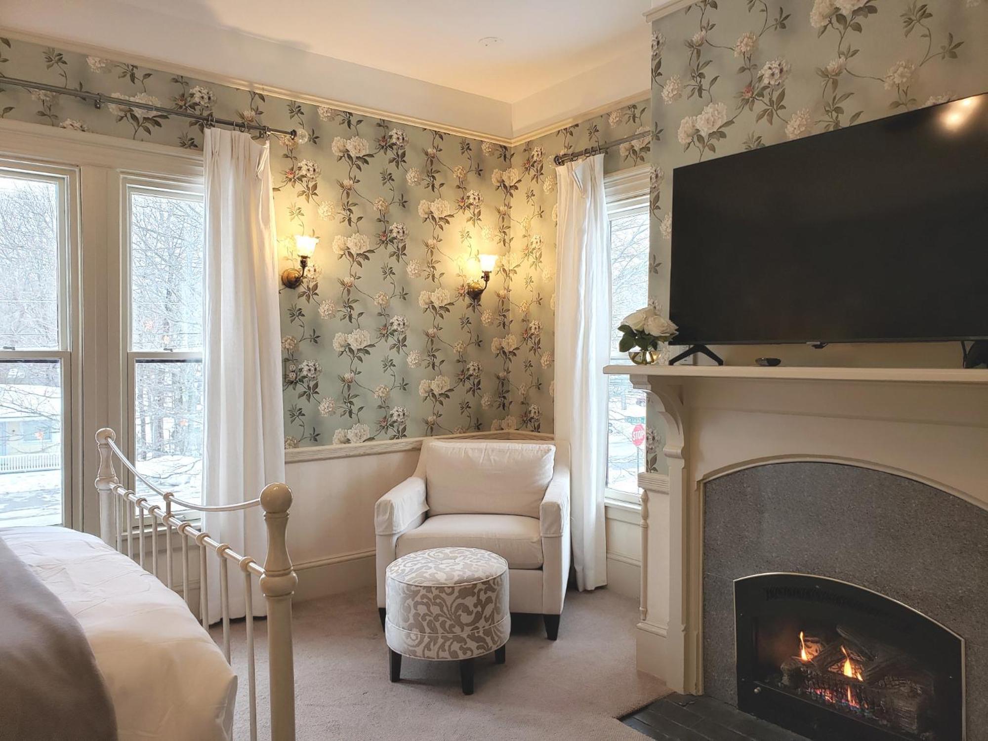 Room 1,1217623783:JPEG